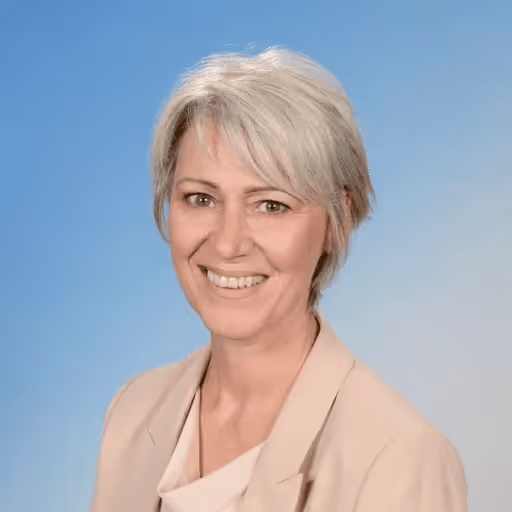 Photo of Caroline Santer